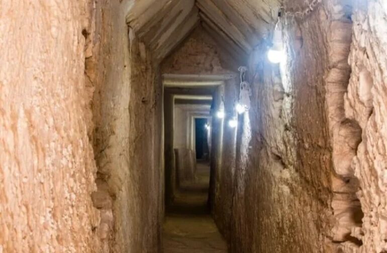 Αρχαιολόγοι που αναζητούν τον τάφο της Κλεοπάτρας αποκάλυψαν μια σήραγγα «γεωμετρικού θαύματος»