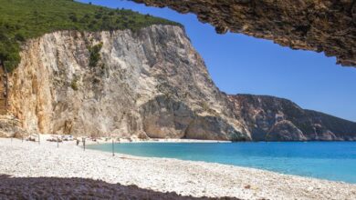 Πόρτο Κατσίκι, παράδεισος επί γης: Η μαγική παραλία του Ιονίου που για να φτάσεις πρέπει να κατέβεις 100 σκαλοπάτια!
