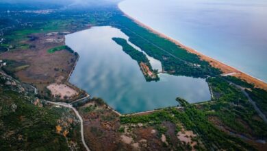 Η εγκαταλειμμένη λουτρόπολη της Πελοποννήσου και η λίμνη που αναβλύζει θείο