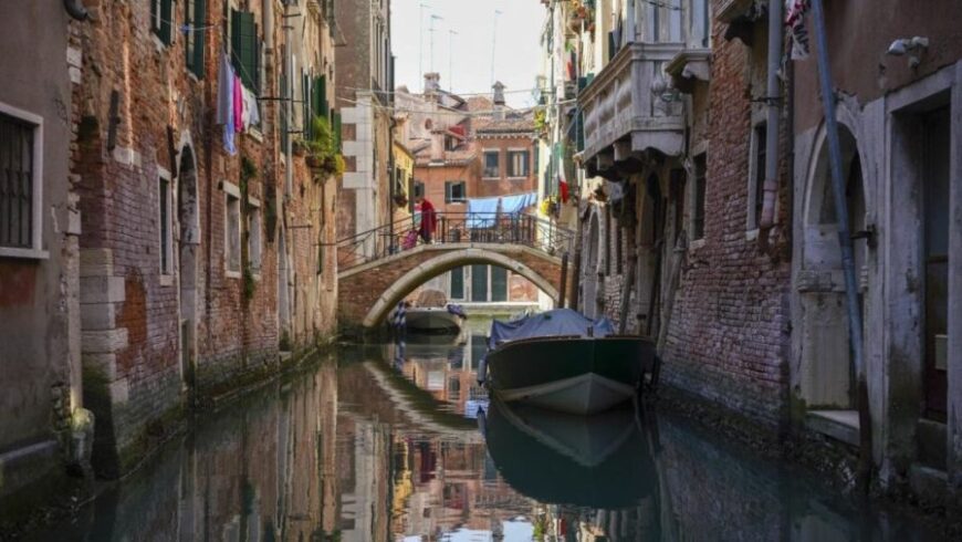 Η UNESCO προτείνει να συμπεριληφθεί η Βενετία στη λίστα κινδύνου της πολιτιστικής κληρονομιάς