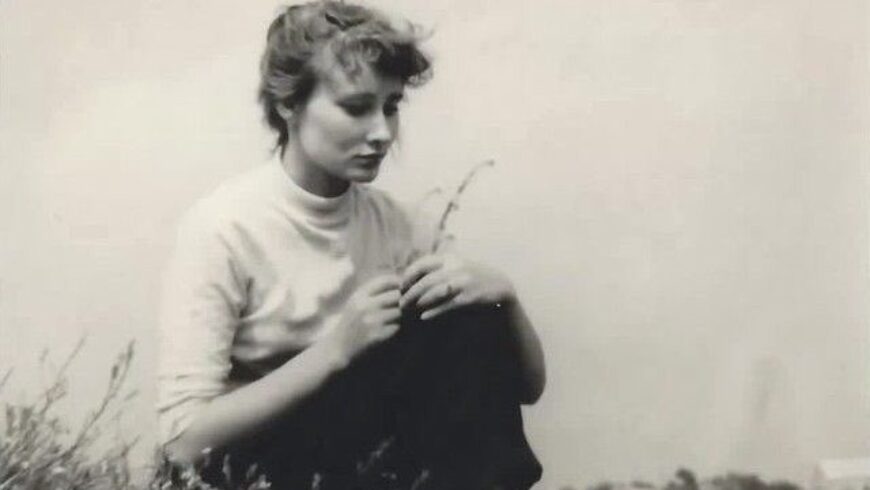 «Η παθιασμένη ποίηση και η τραγική ιστορία της Halina Poświatowska (1935-1967)» (γράφει και μεταφράζει η Βασιλική Στούκα)