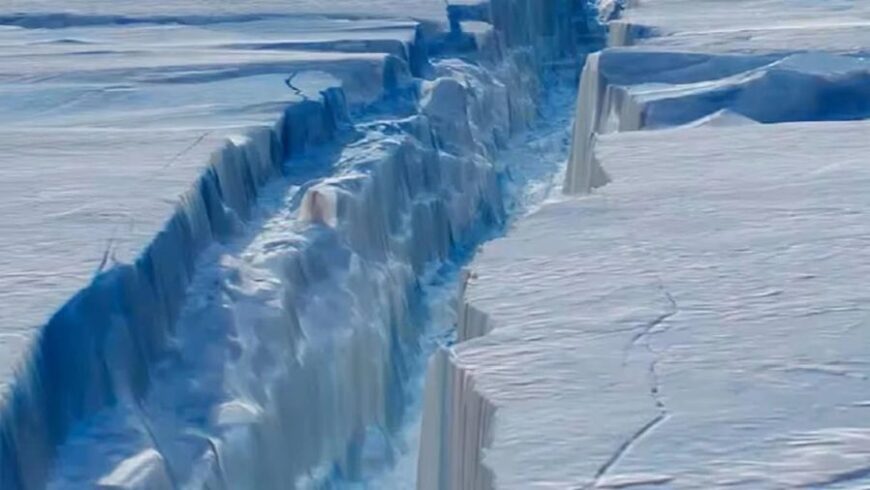 Γιγάντιο παγόβουνο στην Ανταρκτική αποκολλήθηκε [Φωτογραφίες]