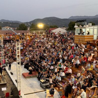Εγκαινιάστηκε παρουσία του Πατριάρχη Κωνσταντινουπόλεως το νέο Ανοιχτό θέατρο Λευκάδας